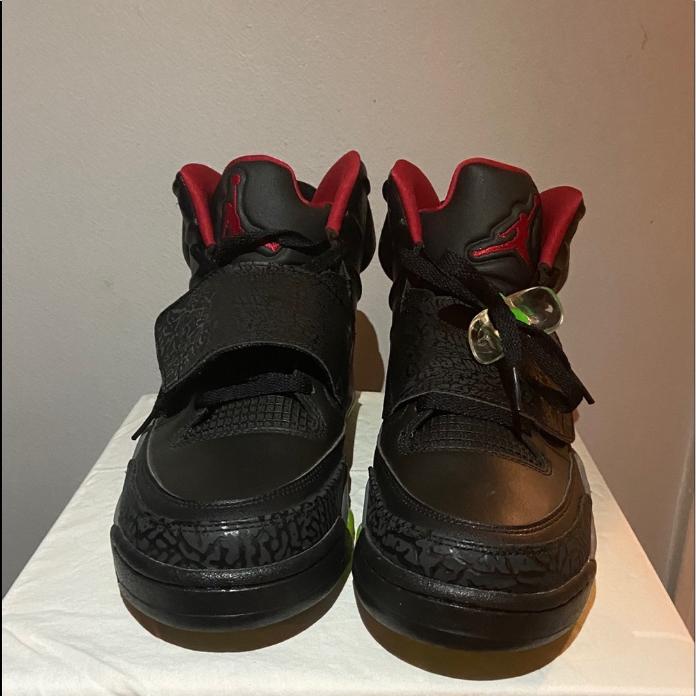 Nike Mens  Jordan Size 9 Son of Mars